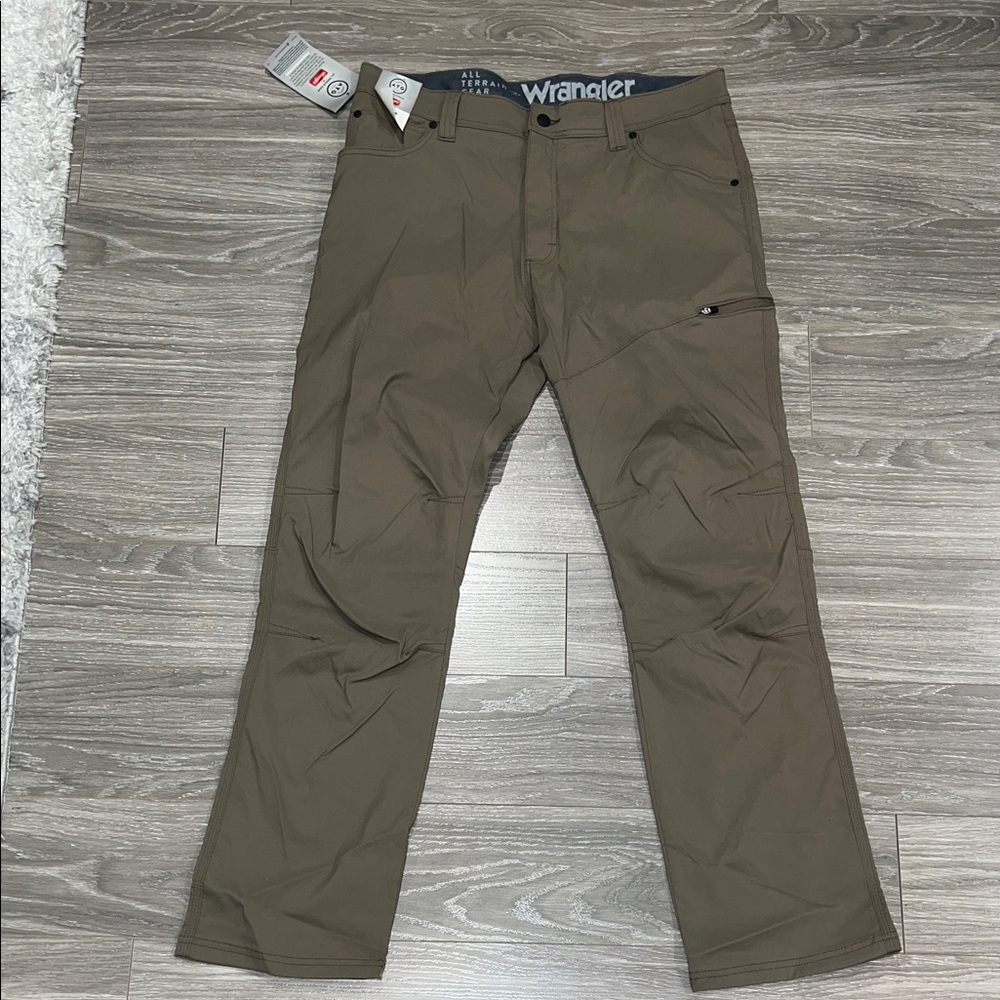 Wrangler Men's Khaki Chinos